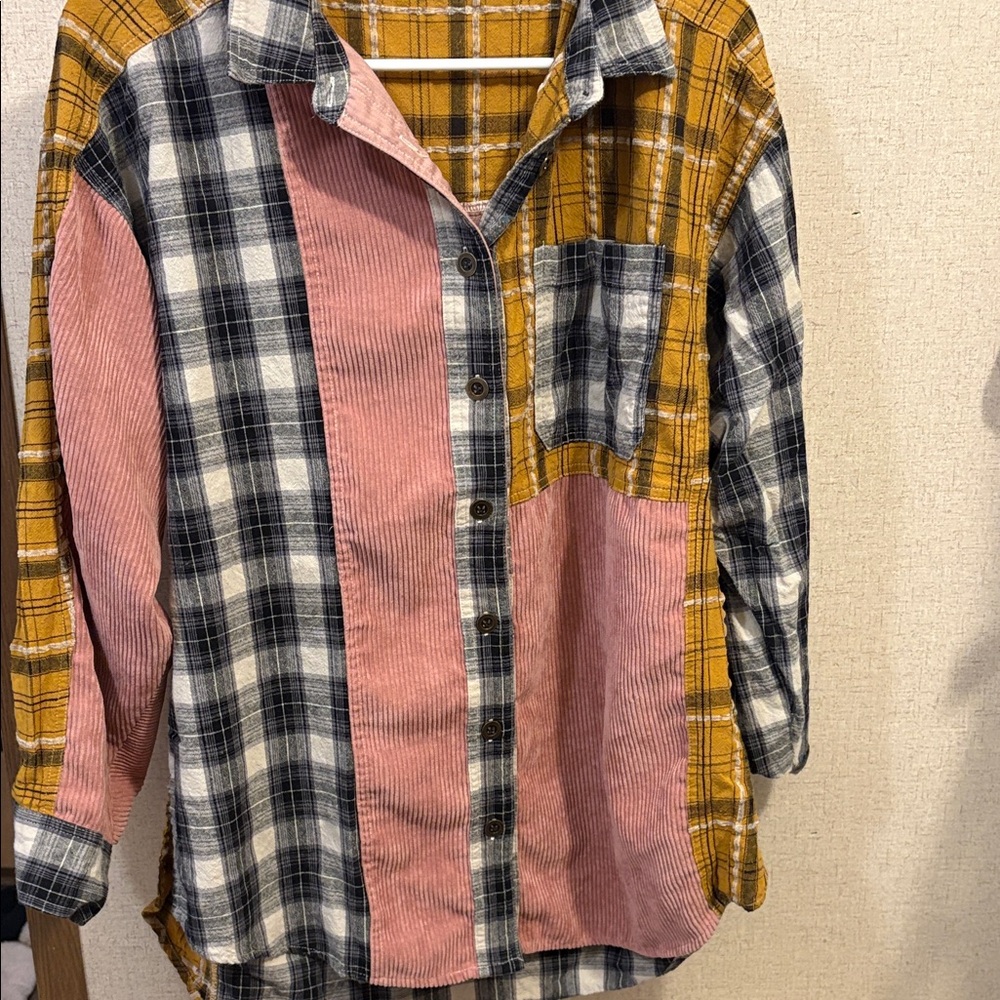 Eesome Checkered Button-Up Shirt in Black and Yellow